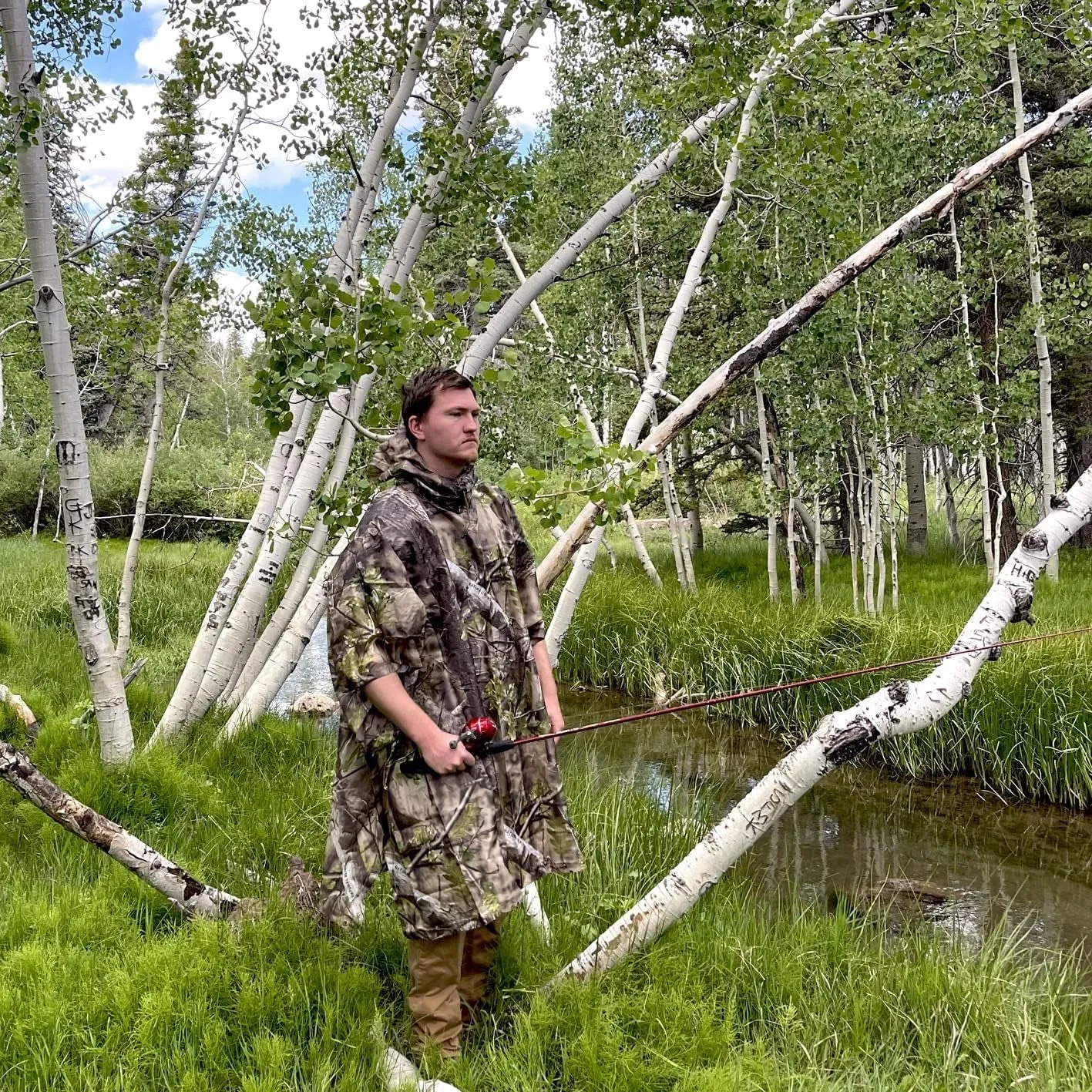 Camouflage Rain Poncho Hooded Waterproof Camo Raincoat with Blind Pattern for Hunting Hiking Camping Fishing