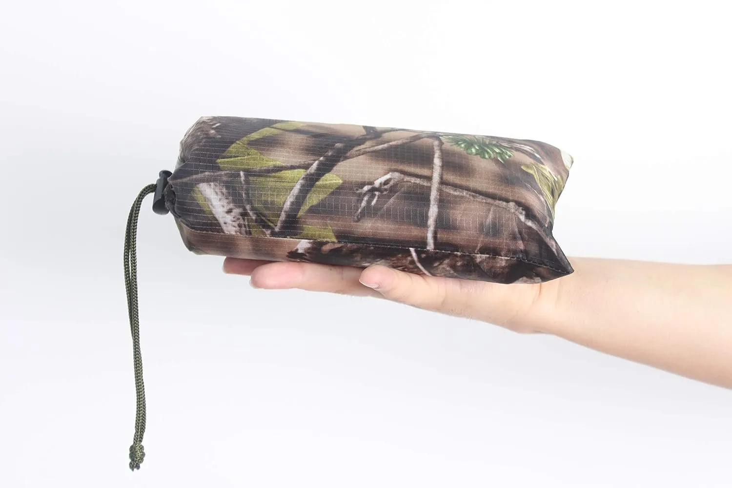 Camouflage Rain Poncho Hooded Waterproof Camo Raincoat with Blind Pattern for Hunting Hiking Camping Fishing