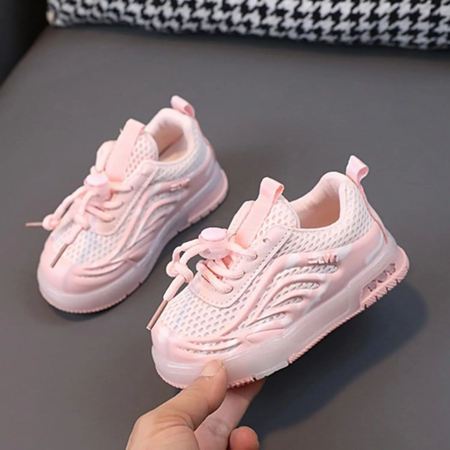Light Up Shoes Toddler Mesh Lightweight Casual Sneaker Lac Up Non-Slip Led Shoes Toddler Luminous Shoes
